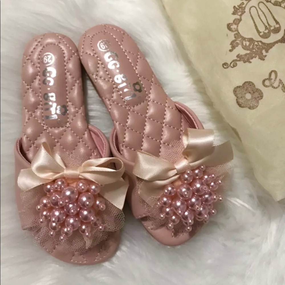 Super Cute Little Girl Pink Pearls Shoes